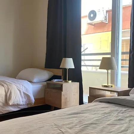 Apartman Merkezde Denize 100mt 2+1 Alanya