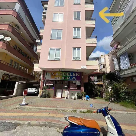Daire Merkezde Denize 100mt 2+1 Alanya