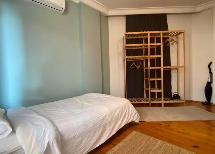 Merkezde Denize 100mt 2+1 Daire Alanya