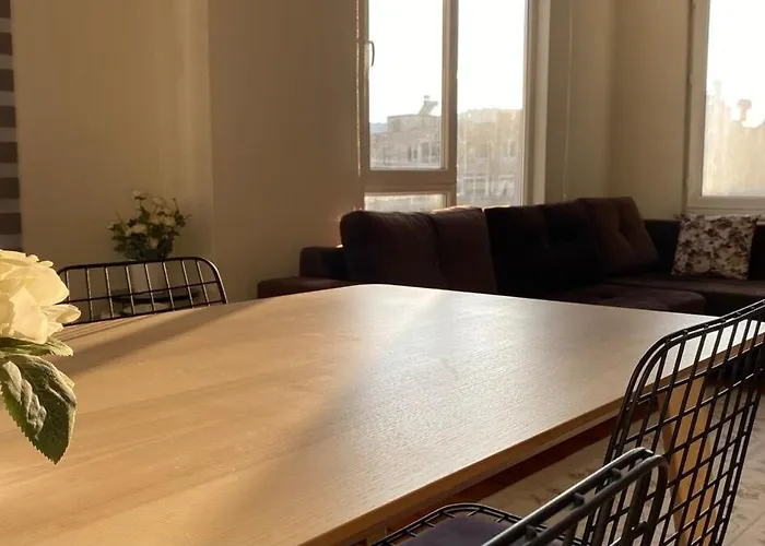 Merkezde Denize 100mt 2+1 Апартаменты *