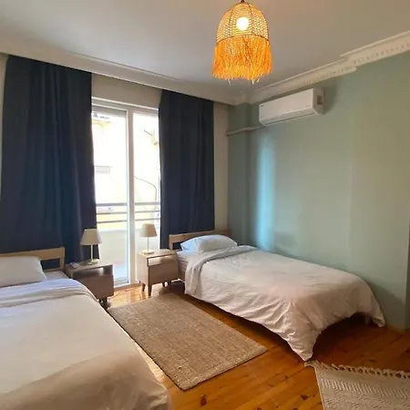 Merkezde Denize 100mt 2+1 Апартаменти *