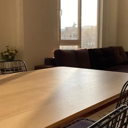 Merkezde Denize 100mt 2+1 Апартаменти *