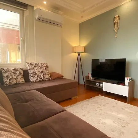 Merkezde Denize 100mt 2+1 Аланія